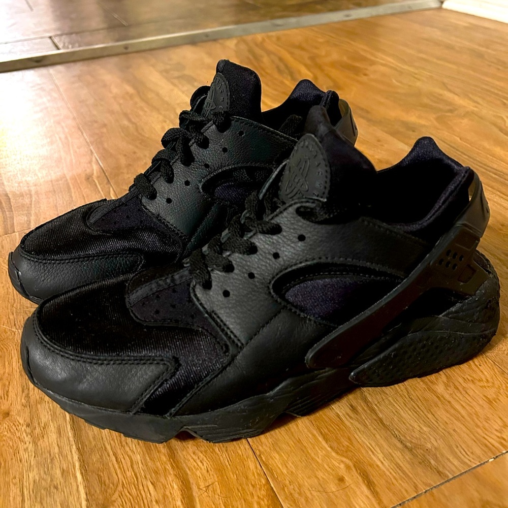 Men’s Nike Black Huaraches size 8.5
